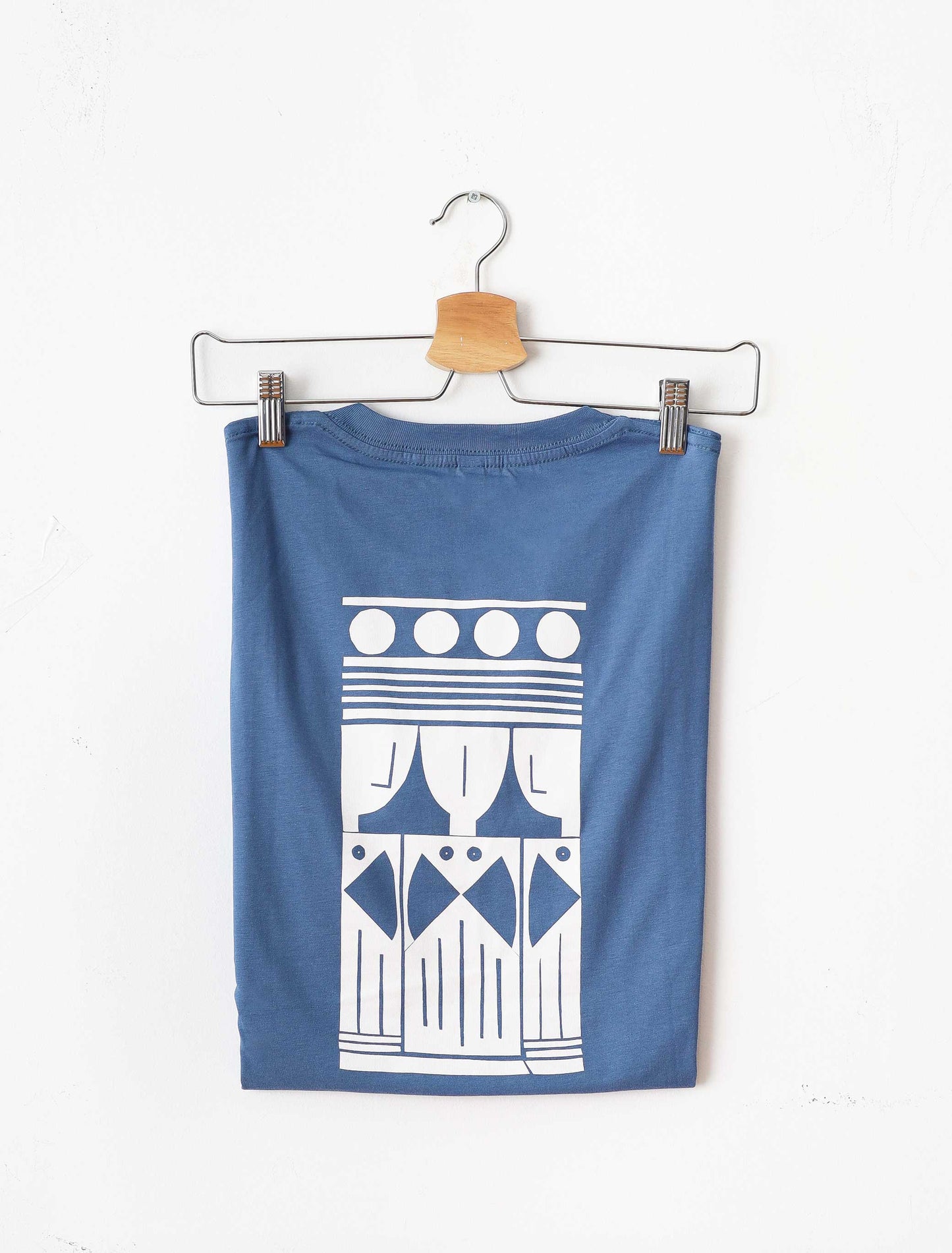 3 Καρυάτιδες. T-shirt με τύπωμα στην πλάτη